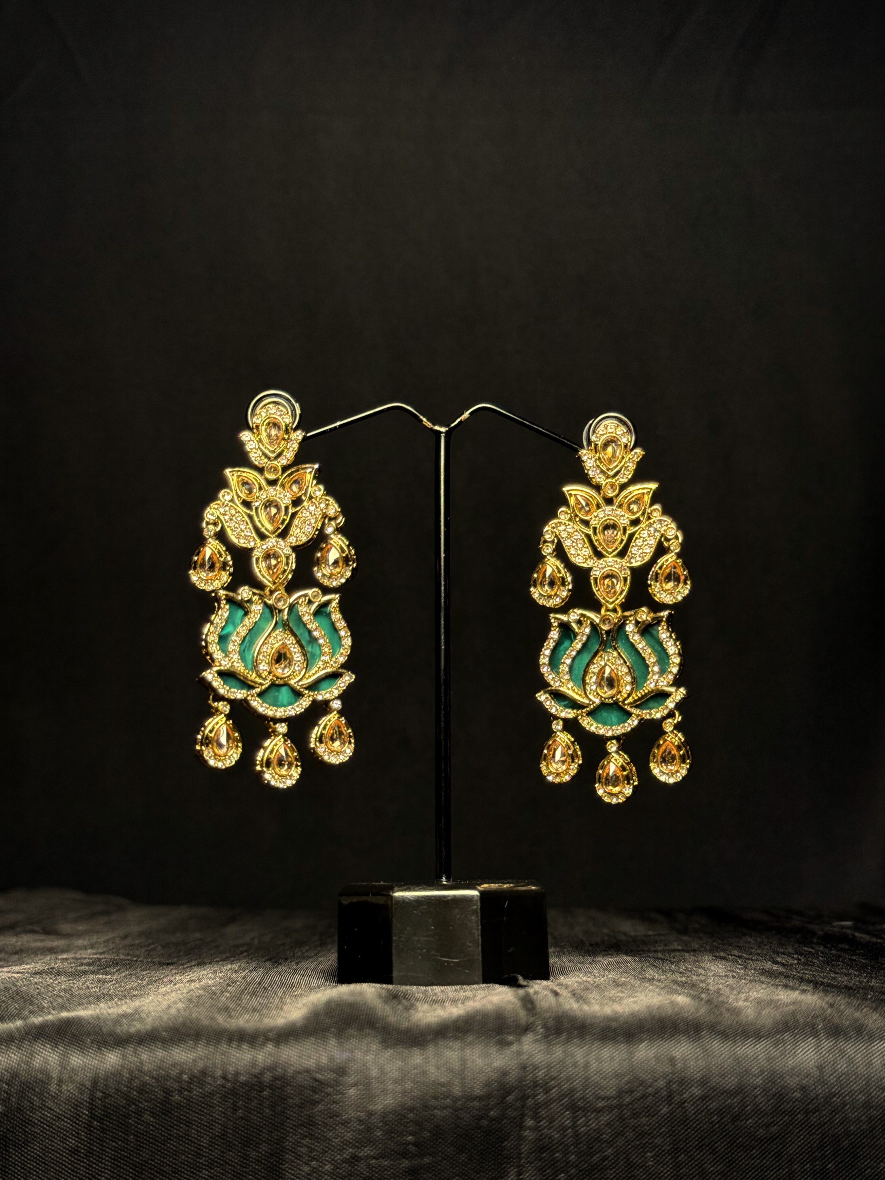 Kamal Kundan Drops - Emerald Glow