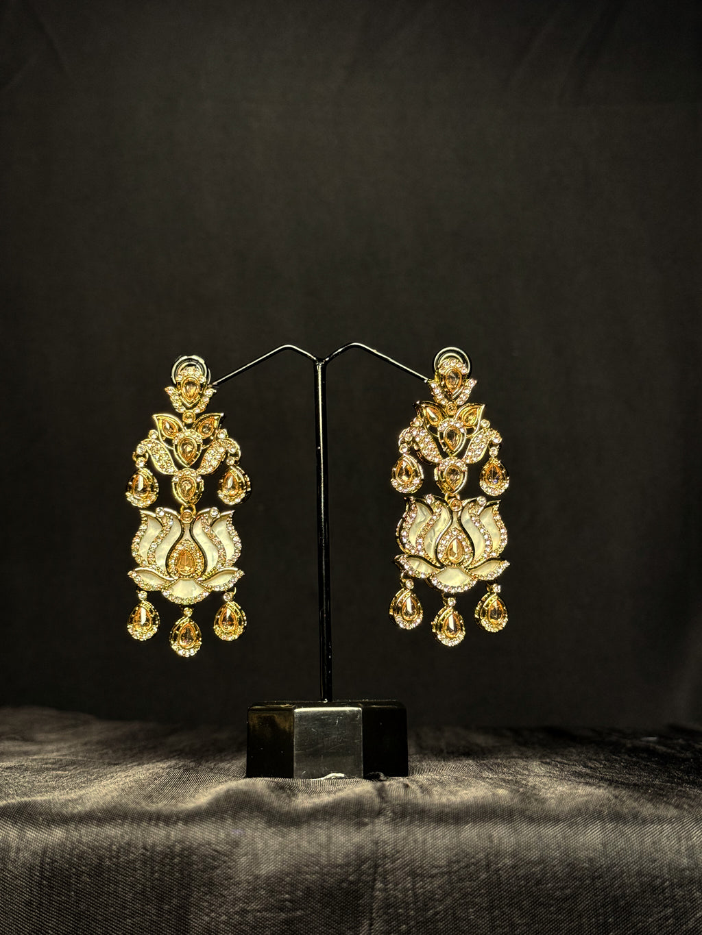Kamal Kundan Drops - Ivory Glow